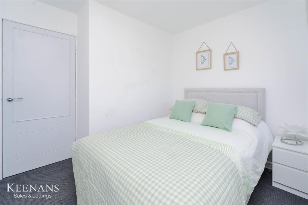 Additional image 25 of Singleton Avenue, Read