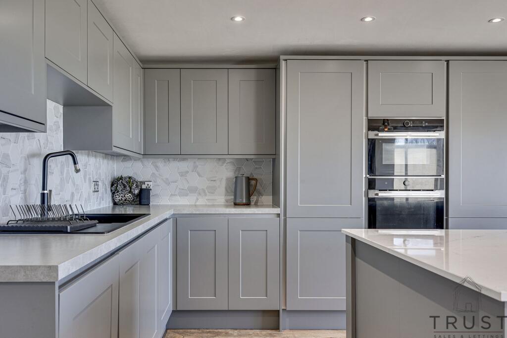 Additional image 9 of Wakefield Road, Drighlington, BD11