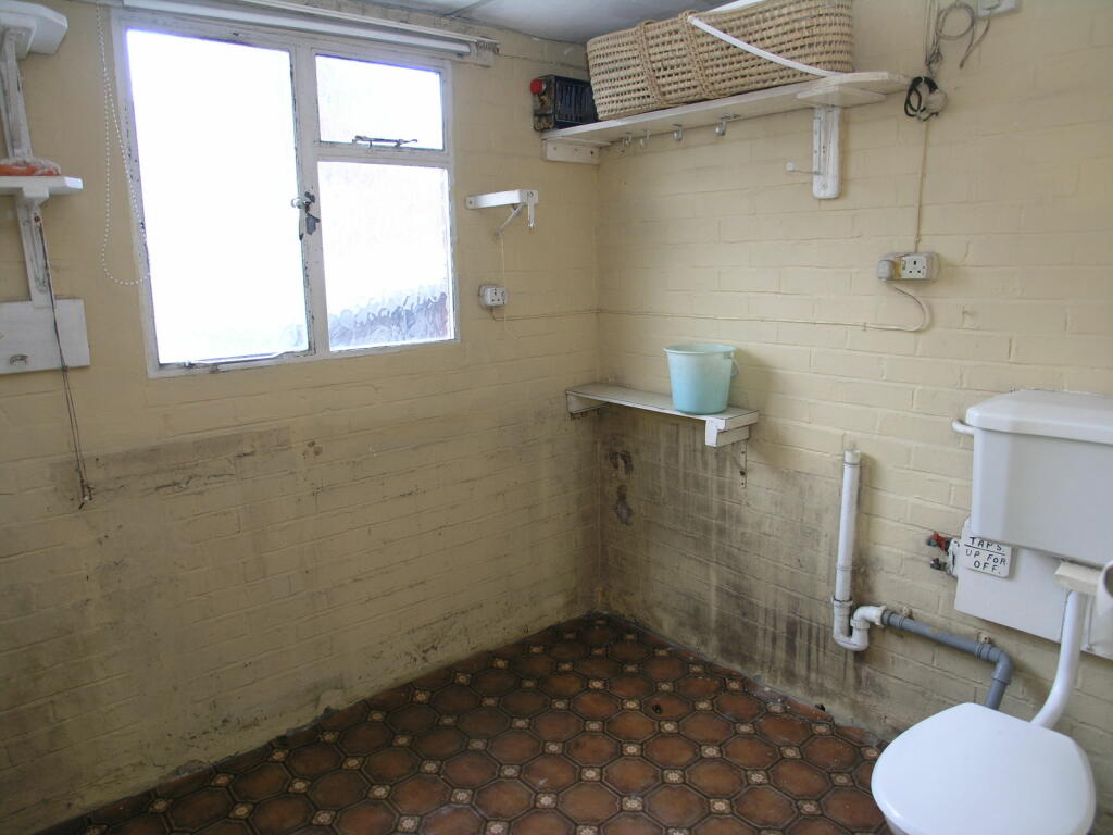 Additional image 6 of ROWLEY REGIS, Orchard Close