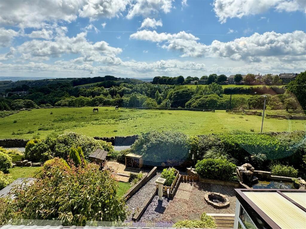 Additional image 20 of Hainsworth Moor Crescent, Queensbury