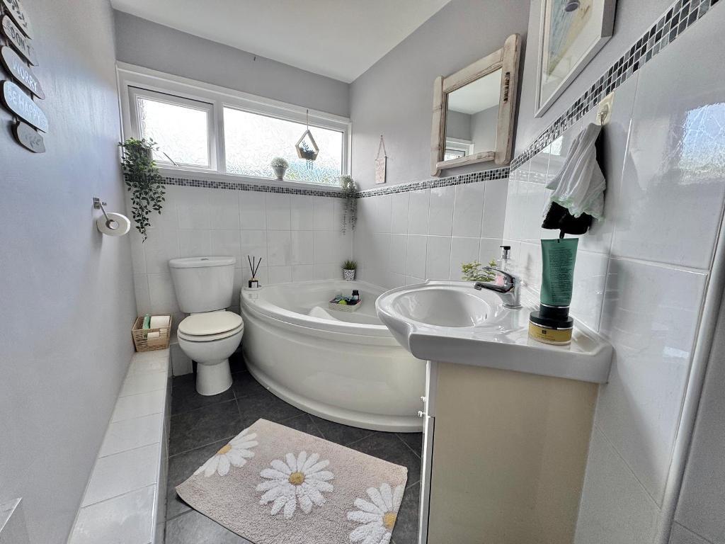 Primary image of Pingle Close, West Bromwich, B71 3ET