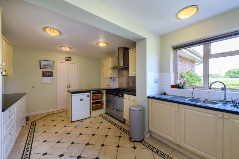 Additional image 4 of Holt