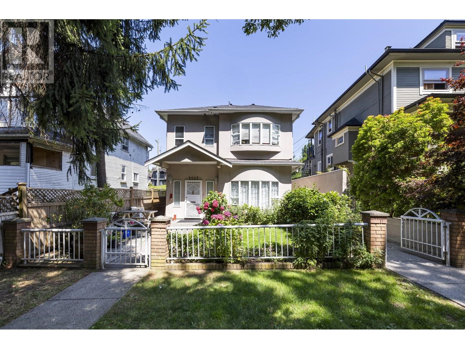 2229 OXFORD STREET|Vancouver, British Columbia V5L1G2