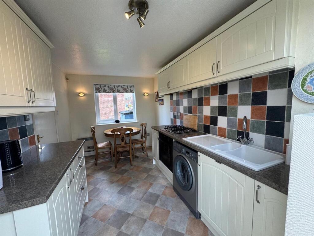 Additional image 2 of Oakway, Birkenshaw