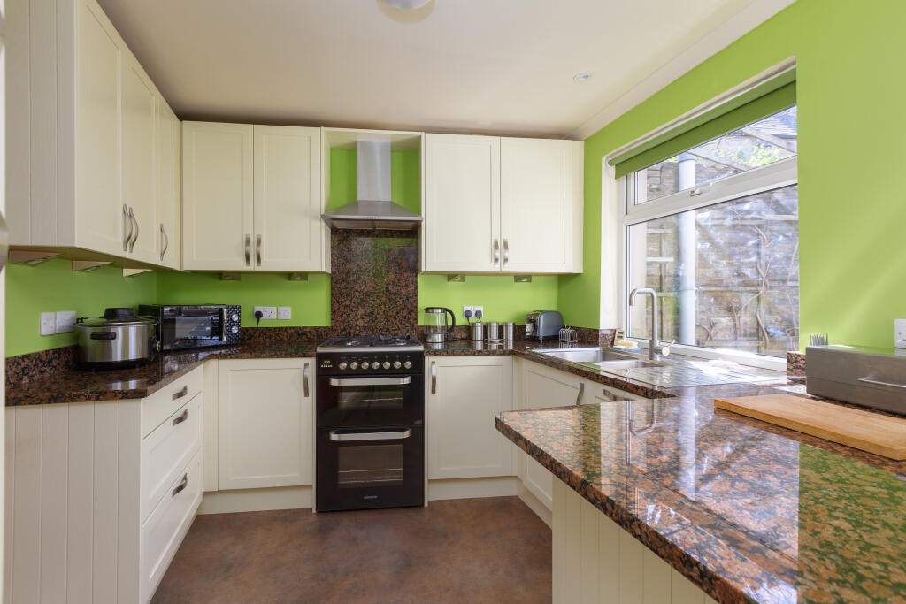 Additional image 2 of Ivegate, Colne, BB8