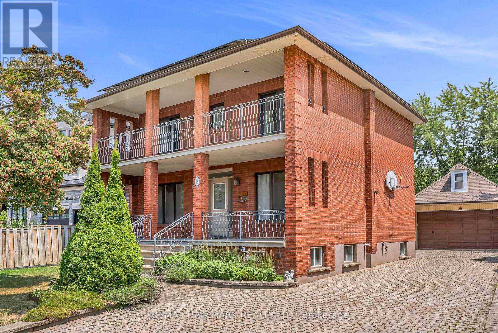 15 BENALTO ROAD|Toronto (Yorkdale-Glen Park), Ontario M6A2R7