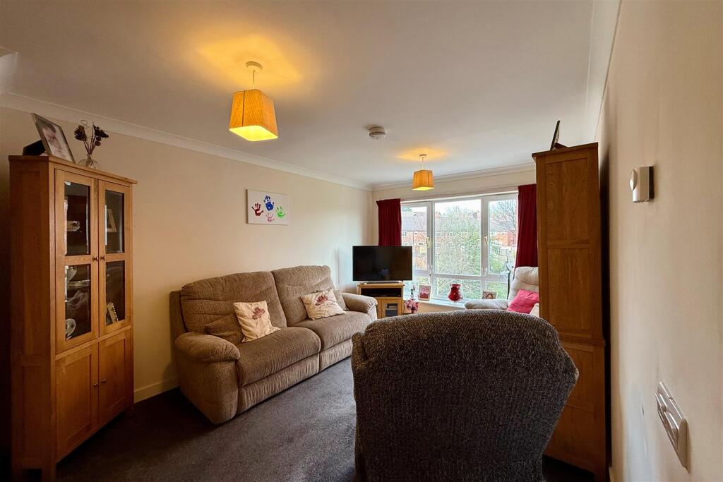 Additional image 5 of Queensridge Court