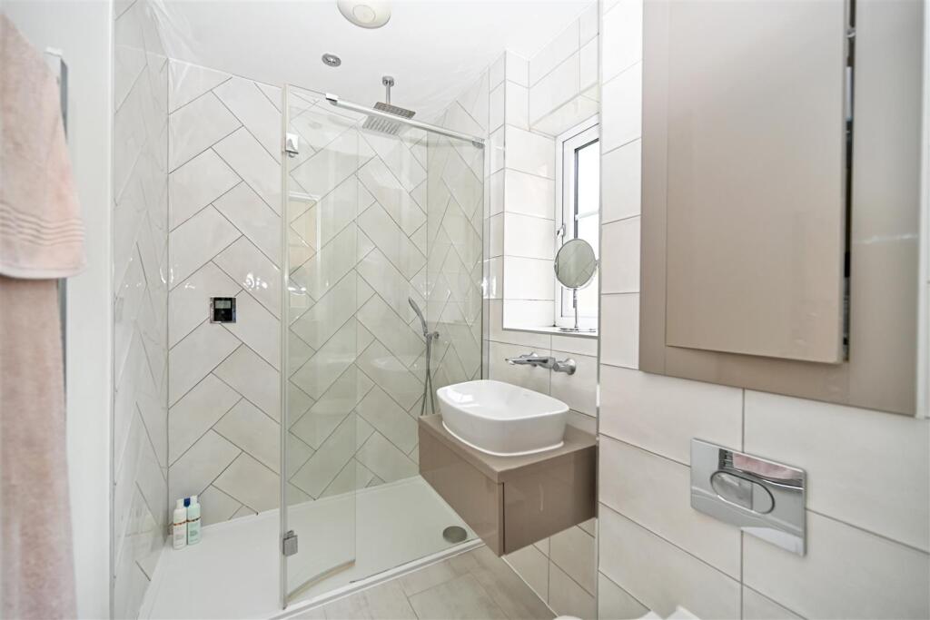 Additional image 10 of Carr Beck Rise, Apperley Bridge