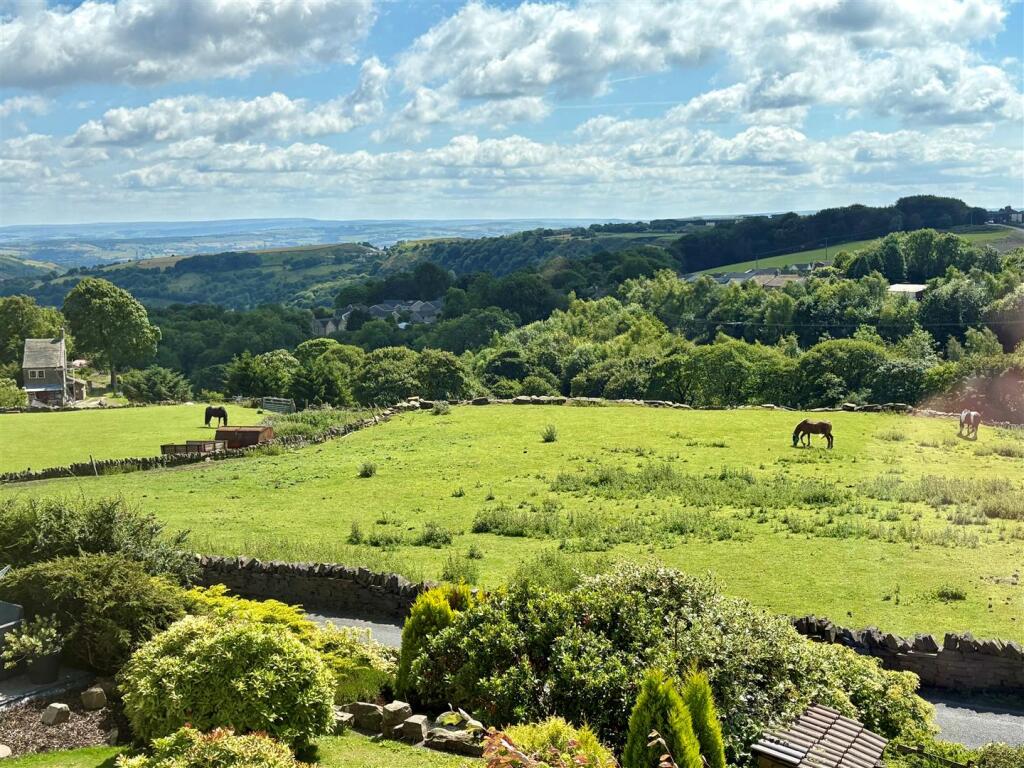 Additional image 26 of Hainsworth Moor Crescent, Queensbury