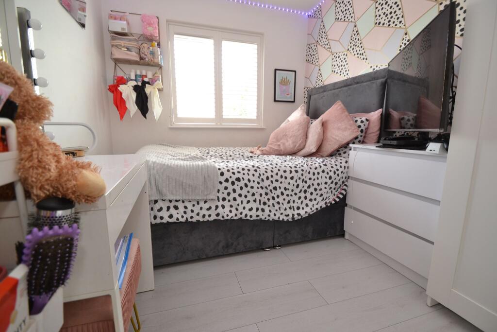 Additional image 23 of Javelin Close, Idle,