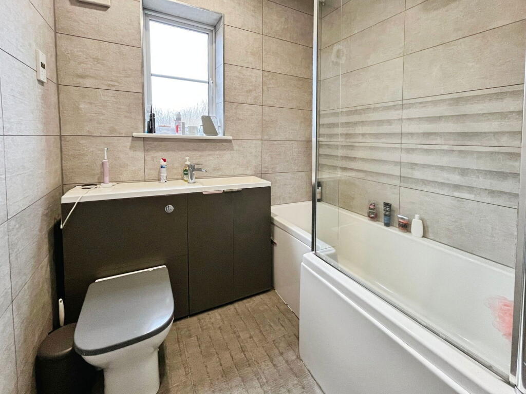 Additional image 23 of Agincourt Drive, Gilstead, Bingley, BD16 3JY