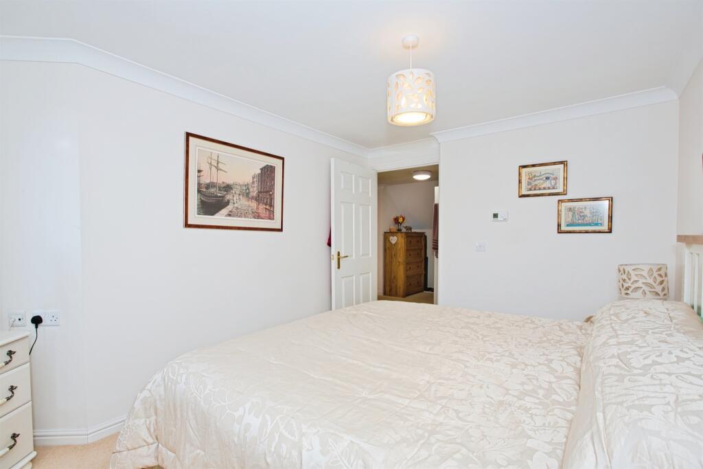 Additional image 13 of Somerton Road, Street
