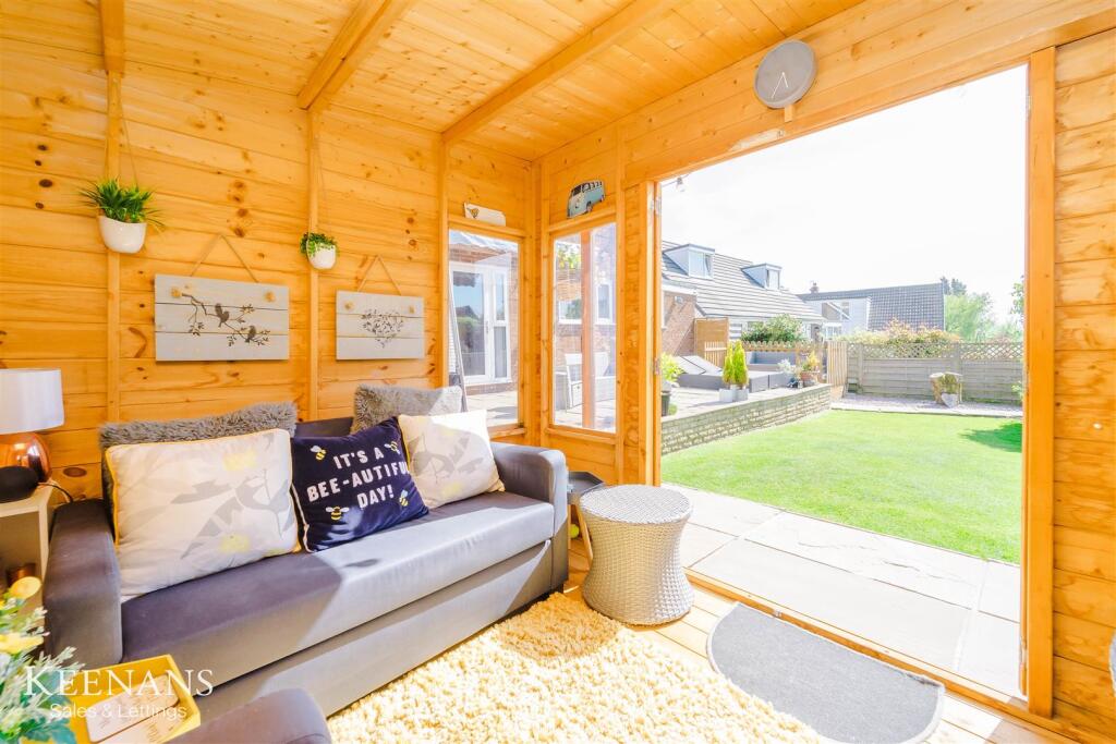 Additional image 41 of Singleton Avenue, Read