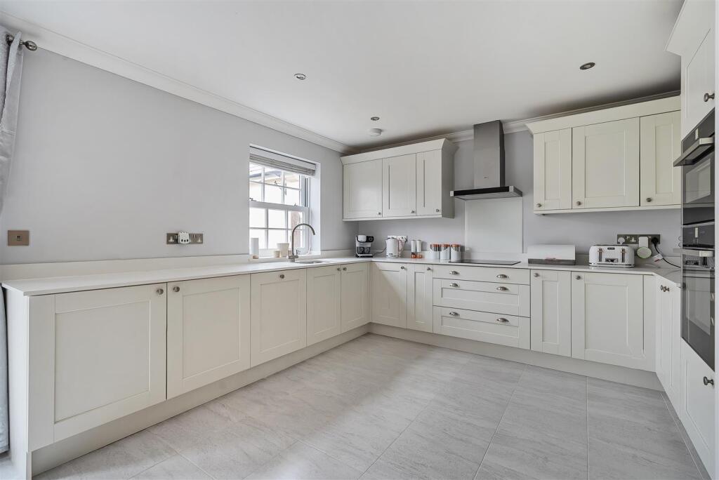 Additional image 5 of Shepherd Close, Yeovil