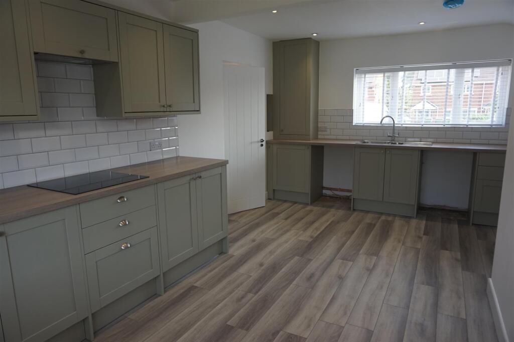 Additional image 3 of Foxlydiate Crescent, Redditch