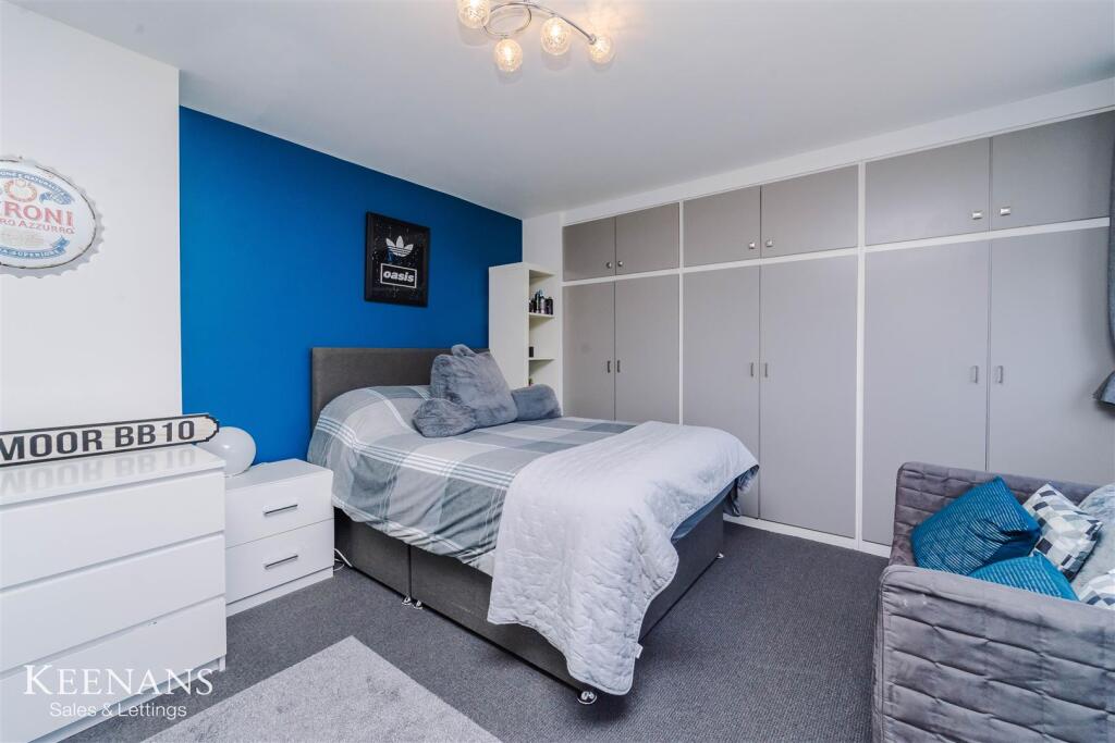 Additional image 29 of Singleton Avenue, Read