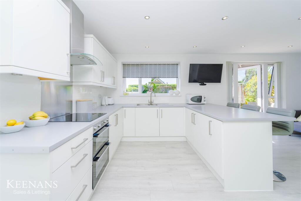 Additional image 33 of Singleton Avenue, Read