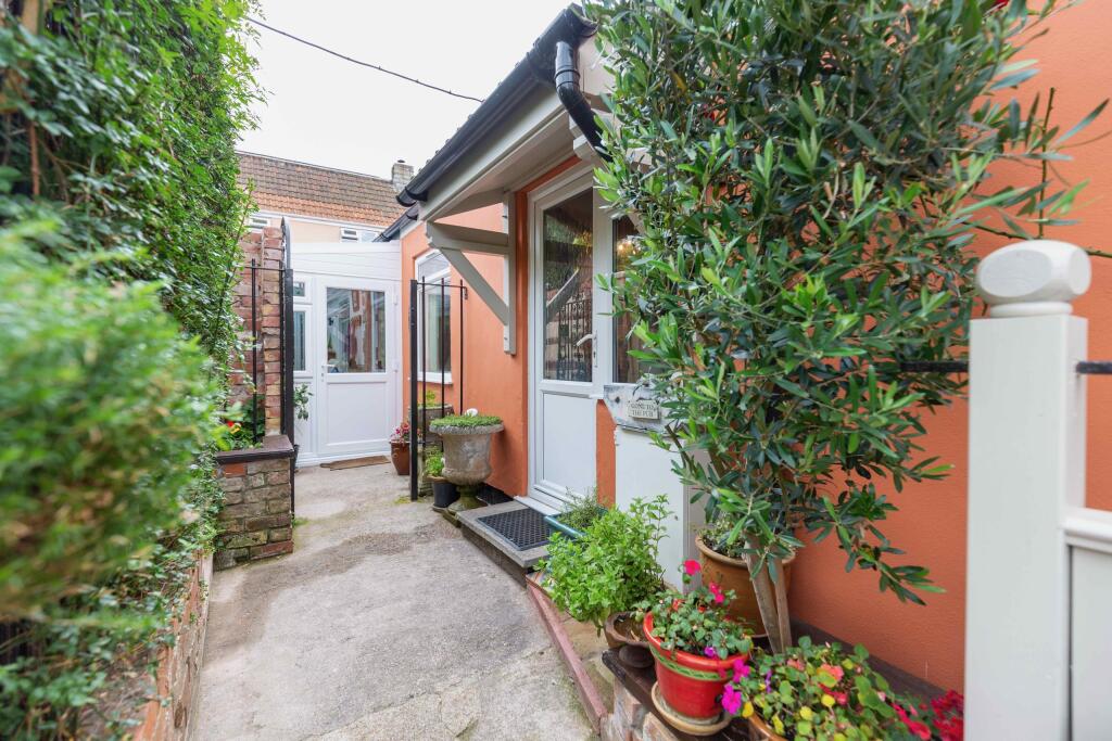 Additional image 9 of Courtyard Cottage, Great House Court, Meare