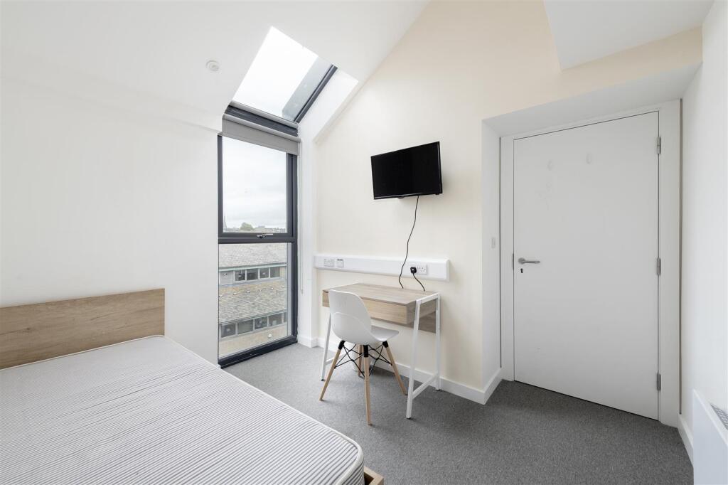 Additional image 7 of Banglo House, Lower Bristol Road, Bath, BA2