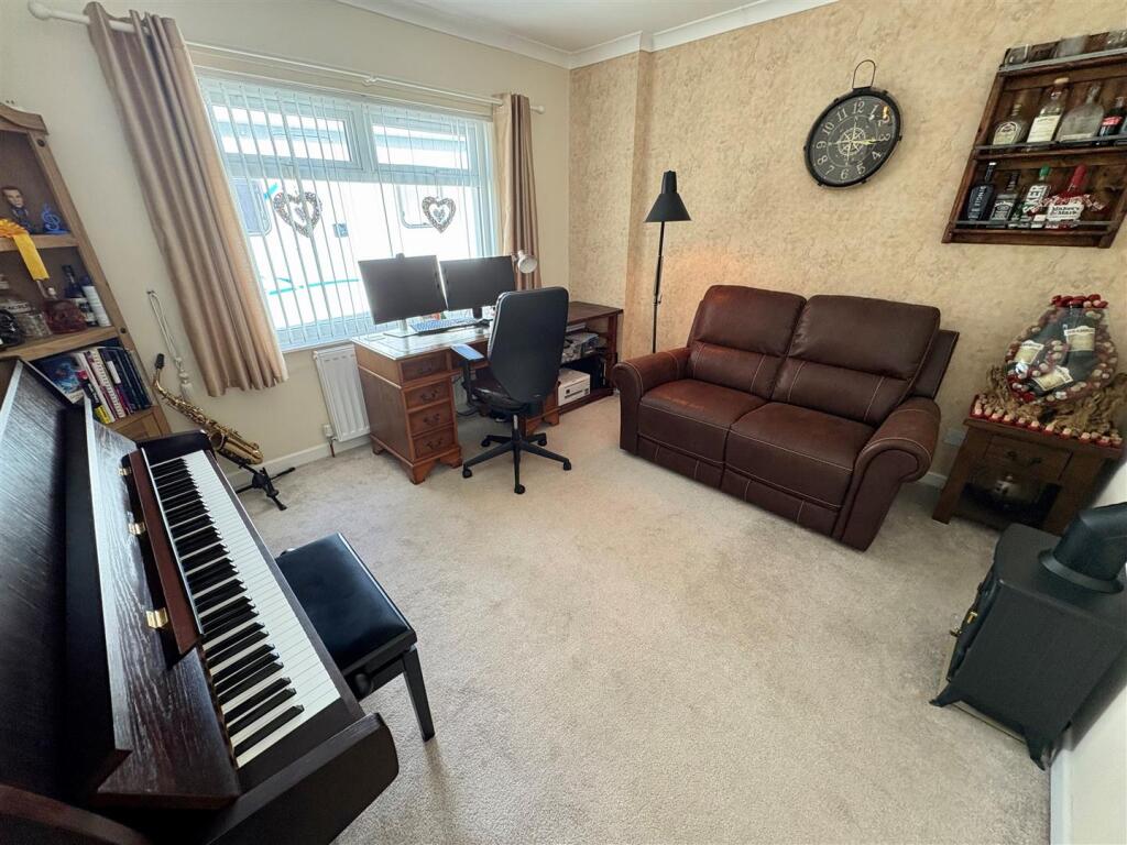 Additional image 11 of Hainsworth Moor Crescent, Queensbury