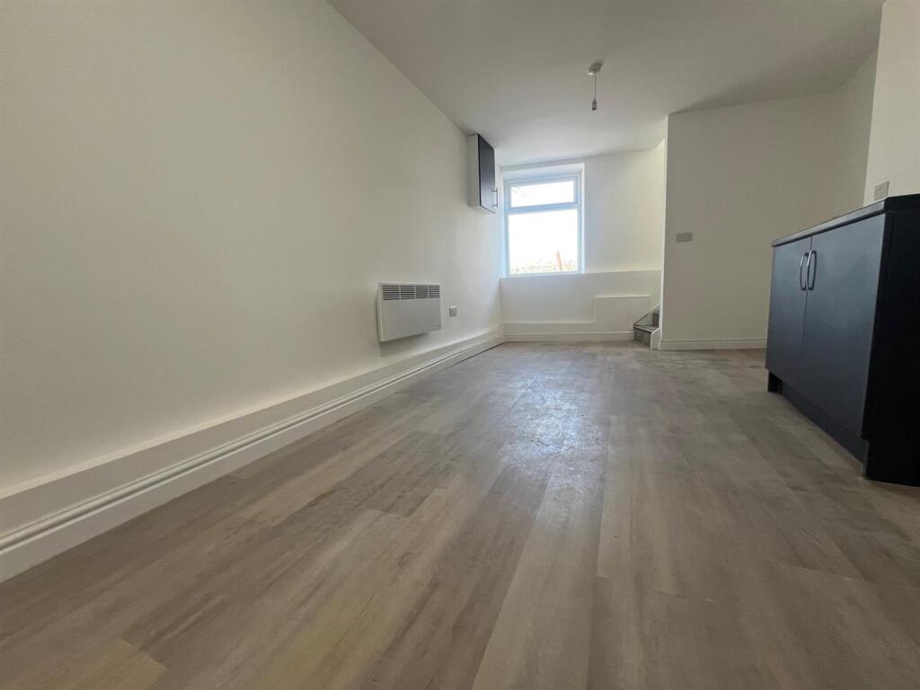 Additional image 5 of Eanam, Blackburn