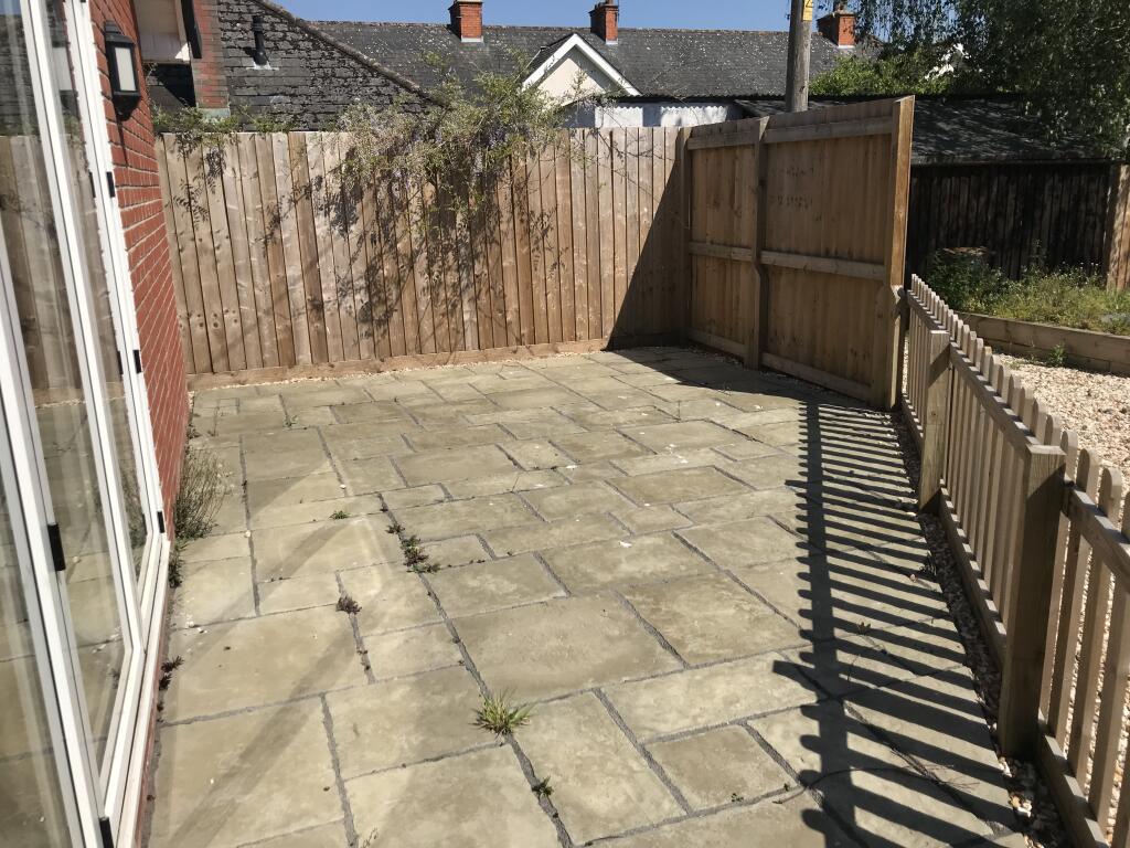 Additional image 8 of Henstridge