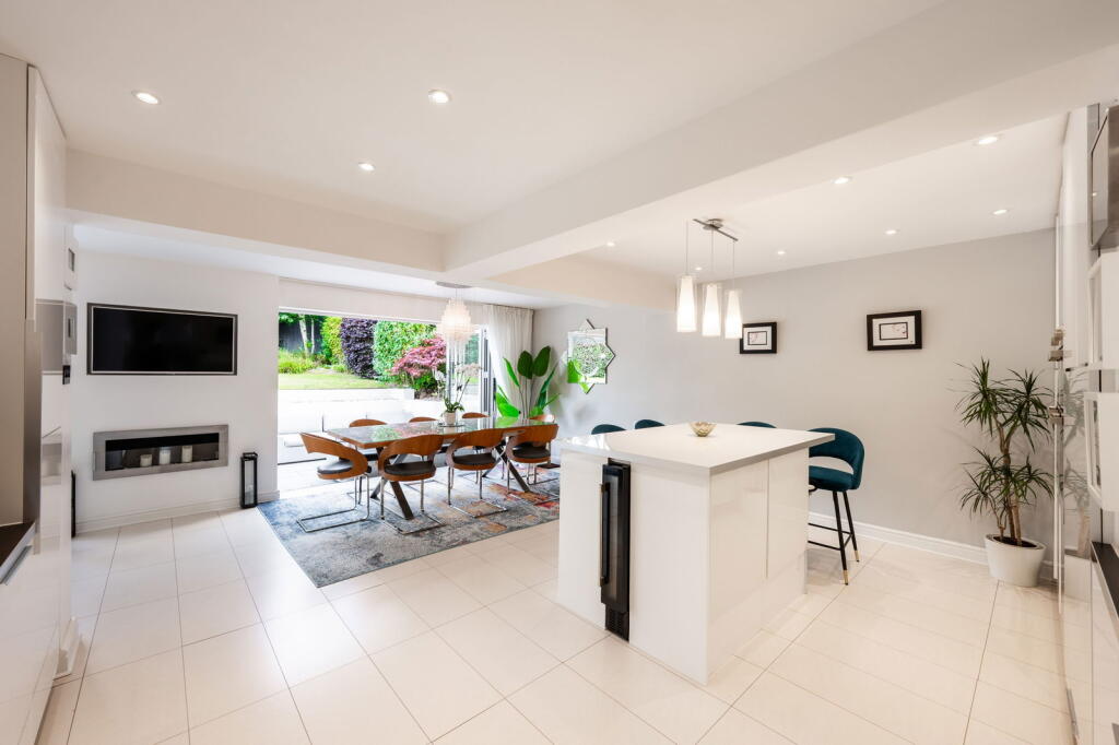 Additional image 38 of Beverley Close, Sutton Coldfield, B72 1YF