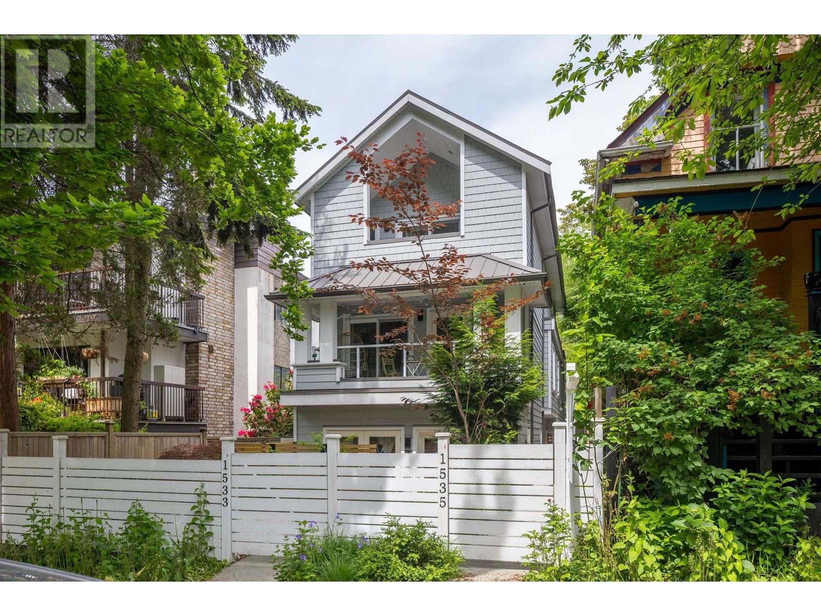 1535 E 5TH AVENUE|Vancouver, British Columbia V5N1L6