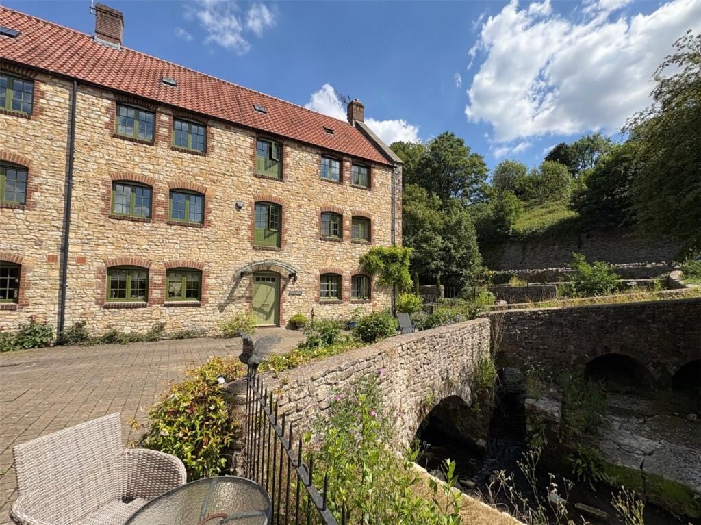 Additional image 29 of Modern Six-Bedroom Home In Darshill With Lots Of Character