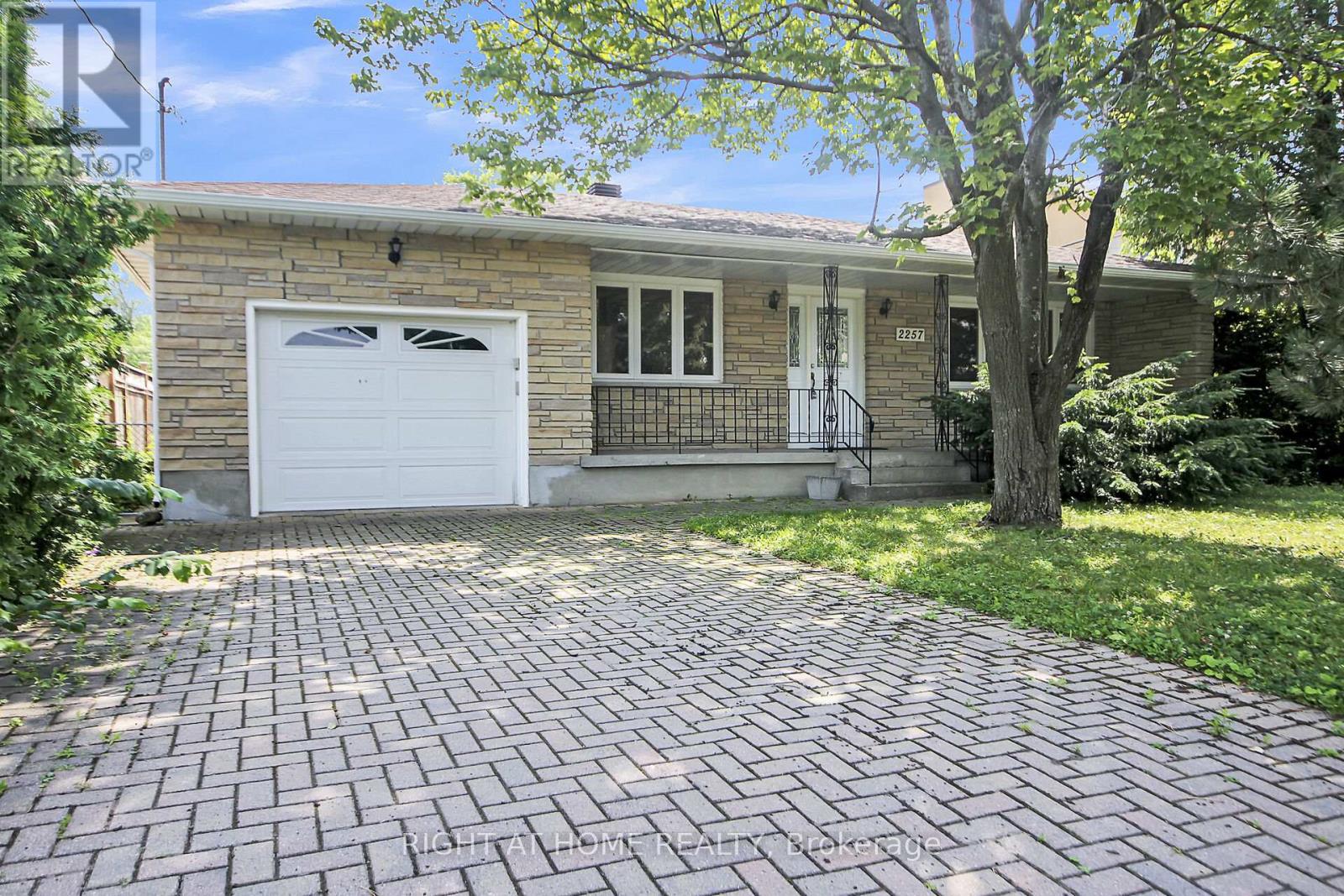 2257 PROSPECT AVENUE|Ottawa, Ontario K1H7G2