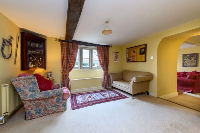 Additional image 3 of Holt