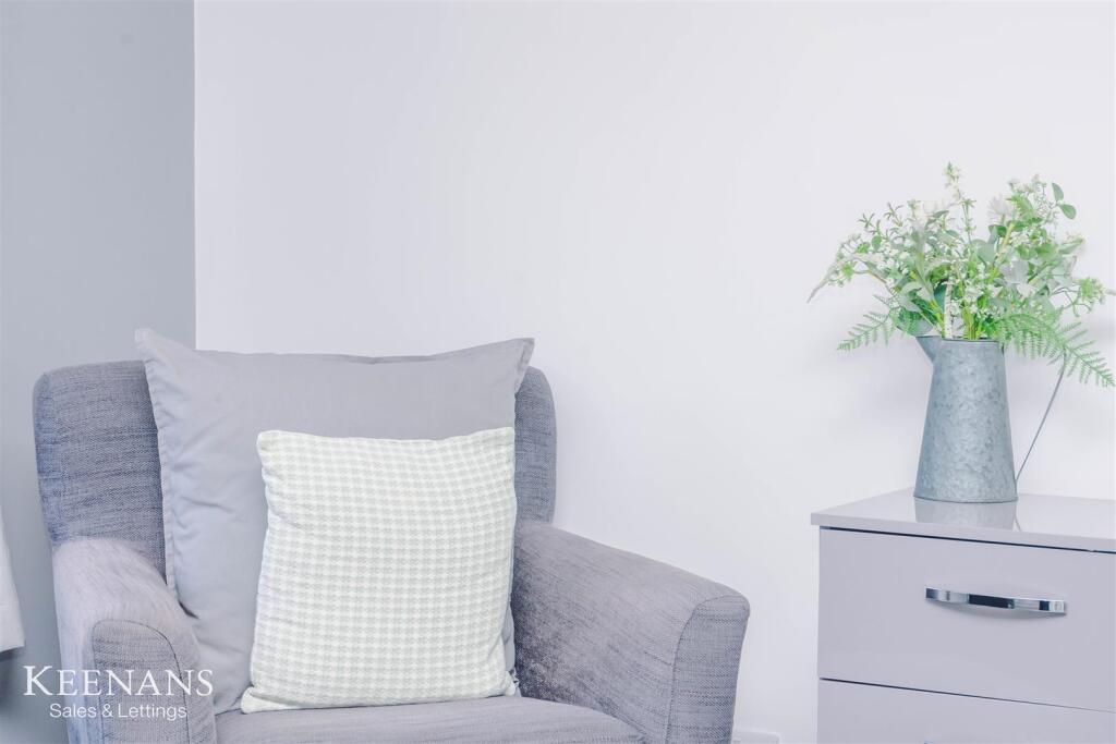 Additional image 39 of Singleton Avenue, Read