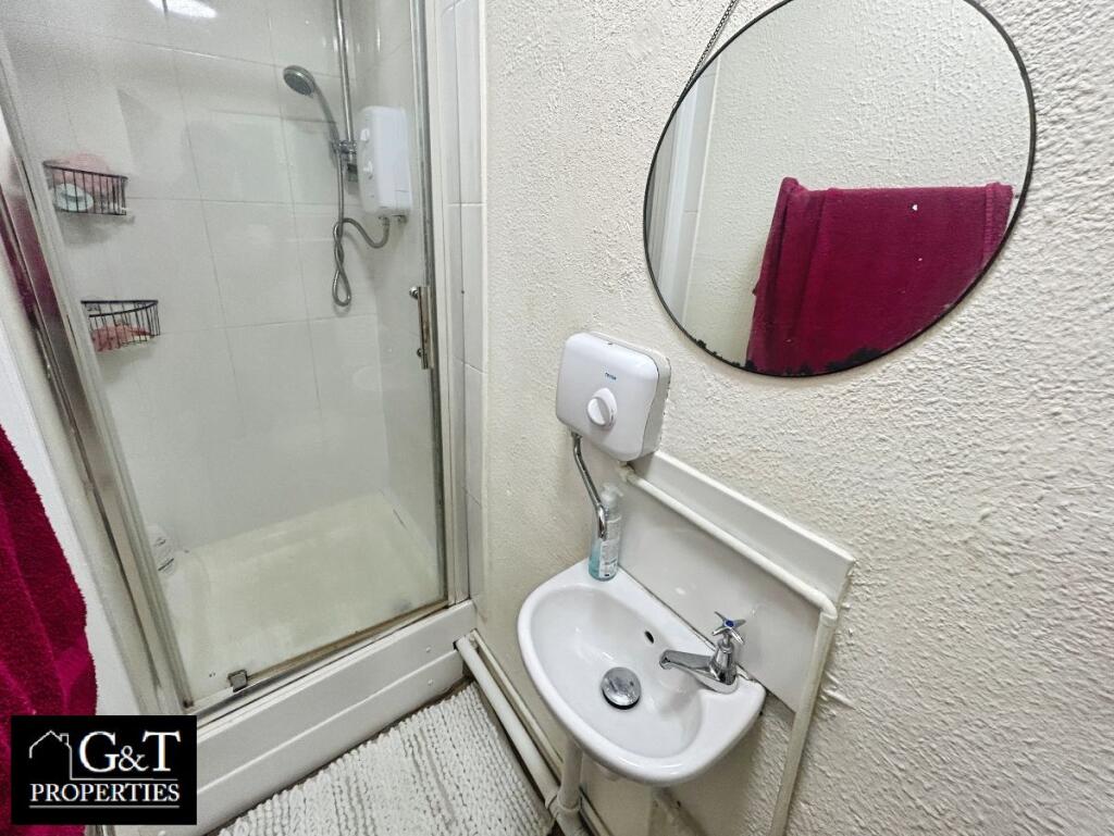 Additional image 8 of Flat Above ,4 High Street, Cradley Heath