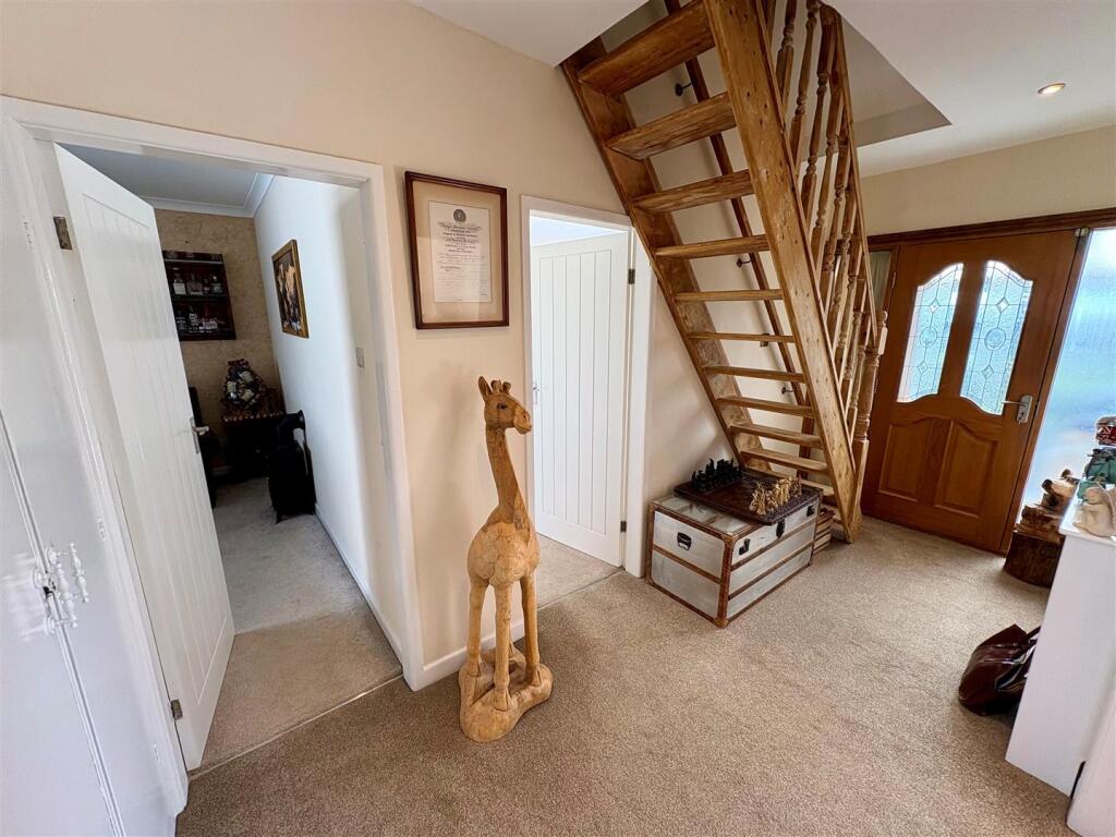 Additional image 5 of Hainsworth Moor Crescent, Queensbury