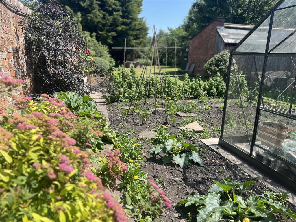 Additional image 42 of Henley Street, Alcester