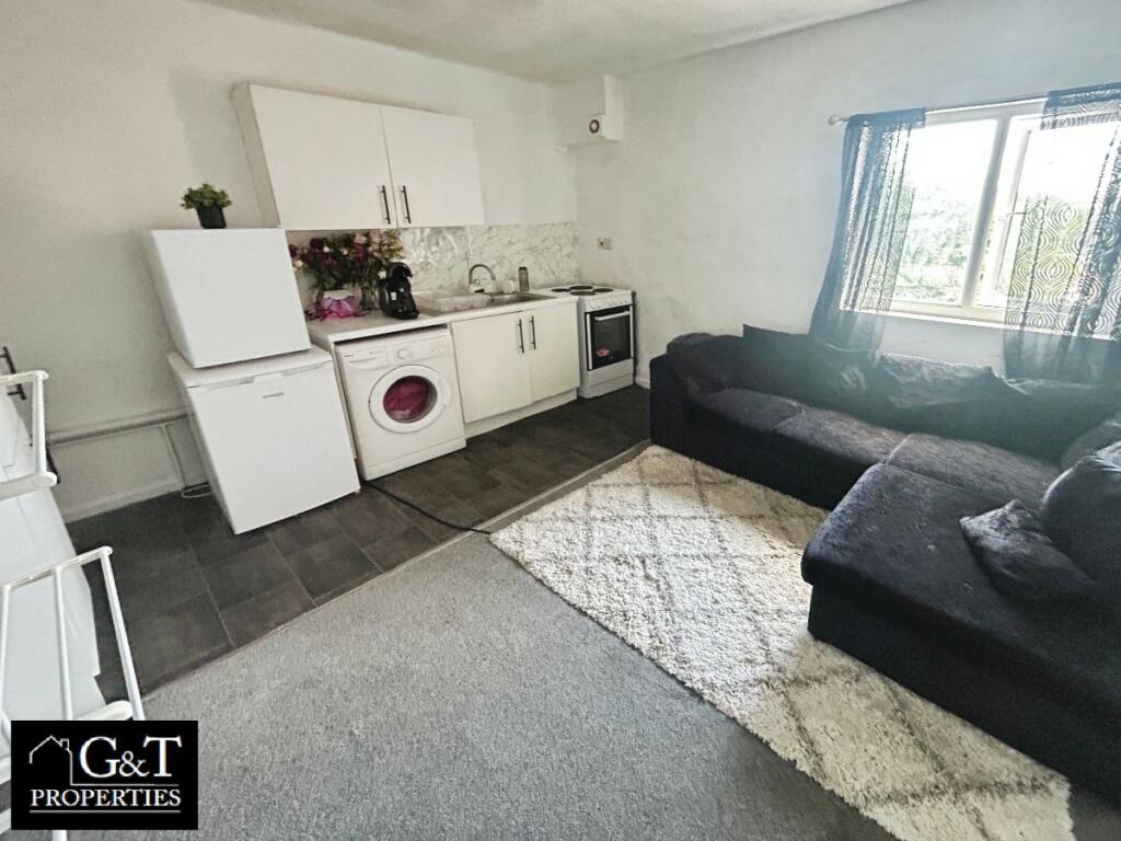 Additional image 2 of Flat Above ,4 High Street, Cradley Heath