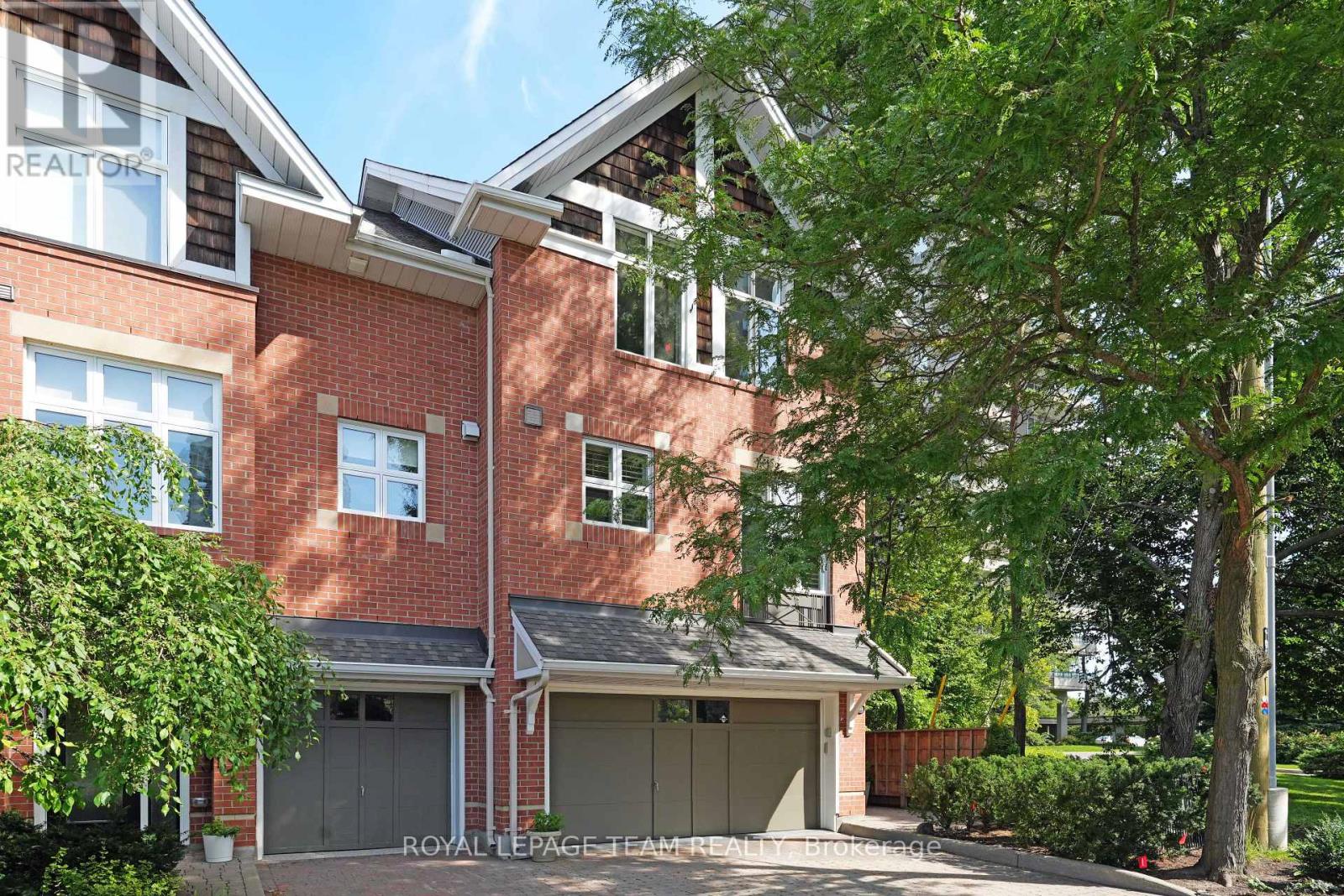 201 CLEARVIEW AVENUE|Ottawa, Ontario K1Z1A8