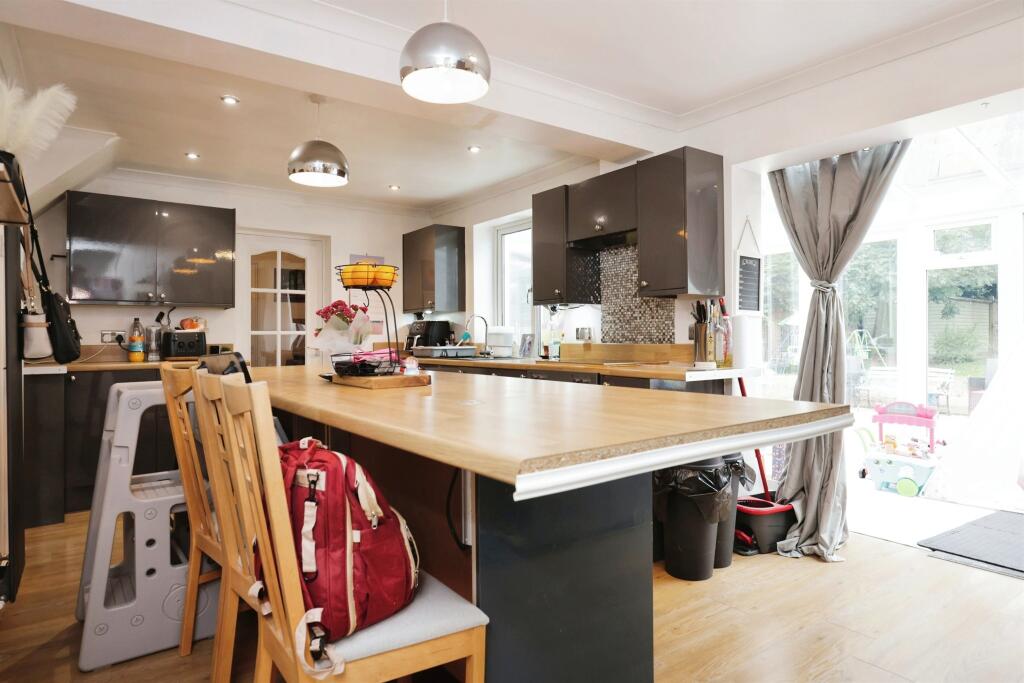 Additional image 17 of Meadow Road, ALCESTER