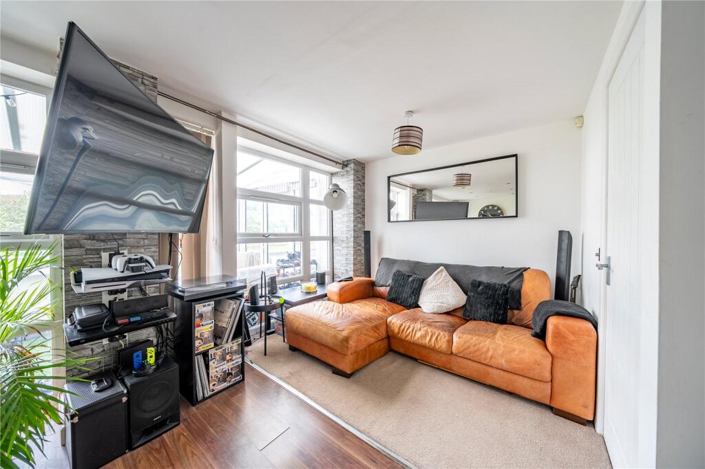 Additional image 4 of Apartment 3, Spinners Wharf, Dockfield Terrace, Shipley, West Yorkshire