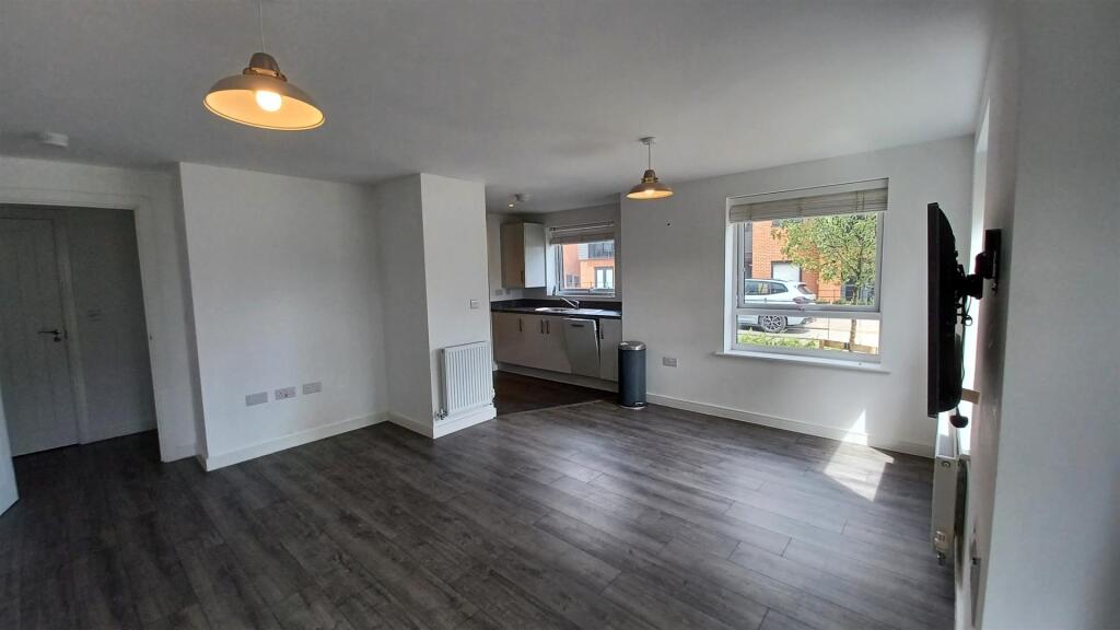 Additional image 13 of Aston Avenue, Shirley