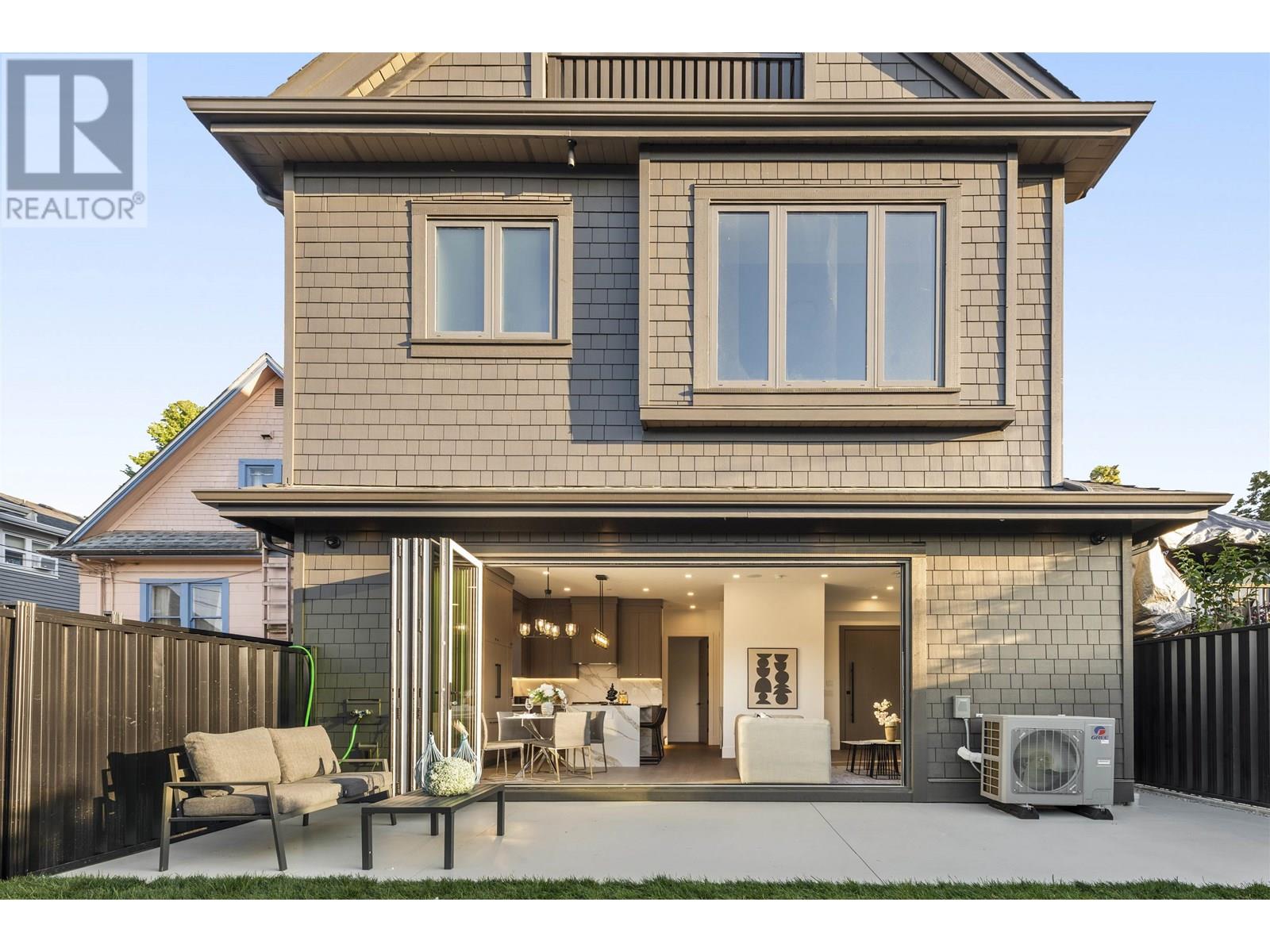 2 847 E 10TH AVENUE|Vancouver, British Columbia V5T2A9