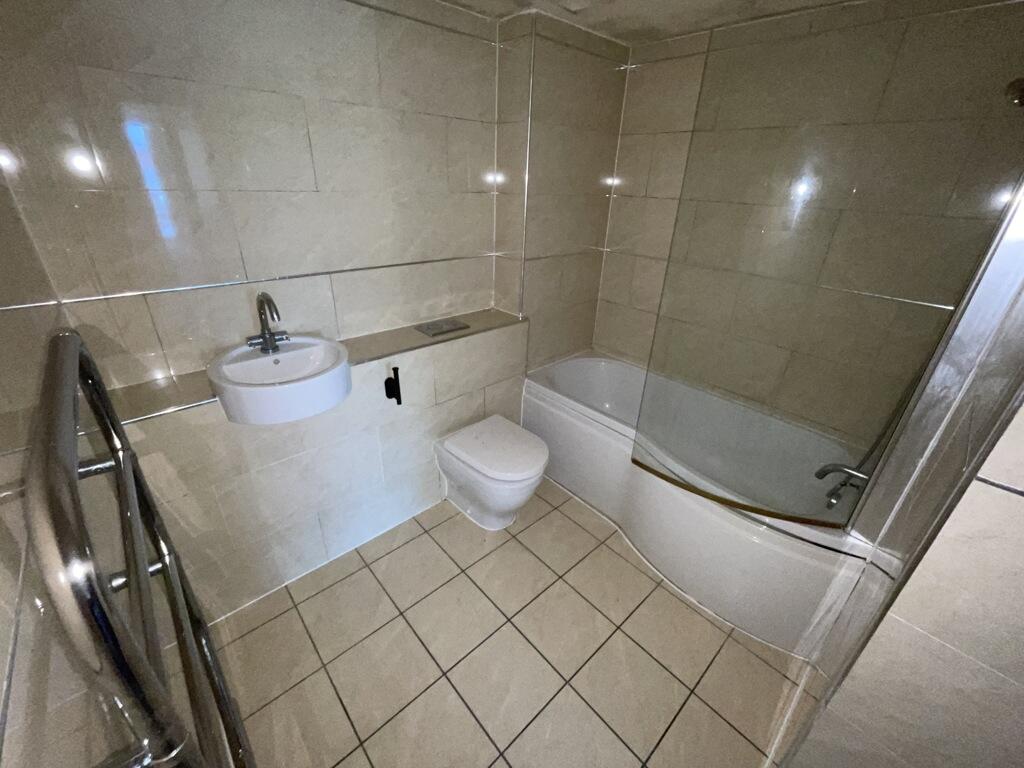 Additional image 9 of 140 The Gatehaus, Leeds Road, Bradford, West Yorkshire, BD1 5BQ