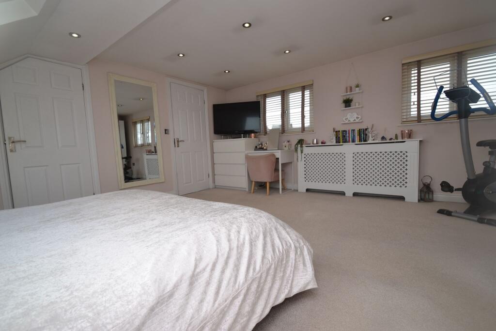 Additional image 18 of Croftlands, Idle,