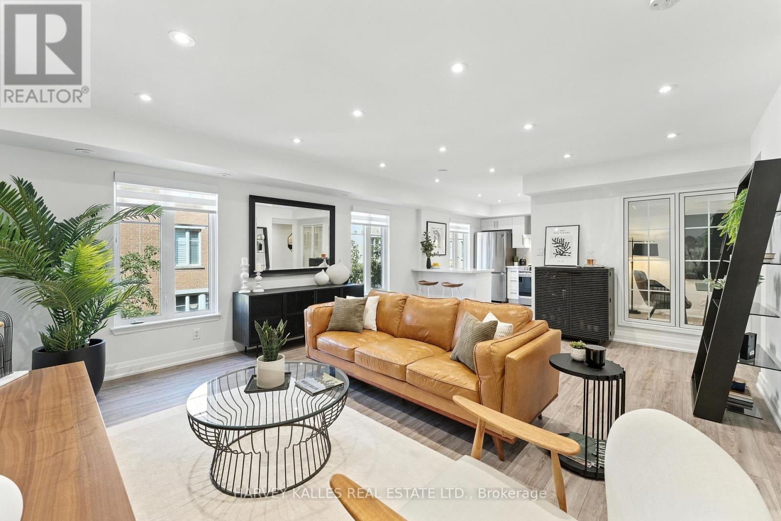 326 - 30 WESTERN BATTERY ROAD|Toronto (Niagara), Ontario M6K3N9