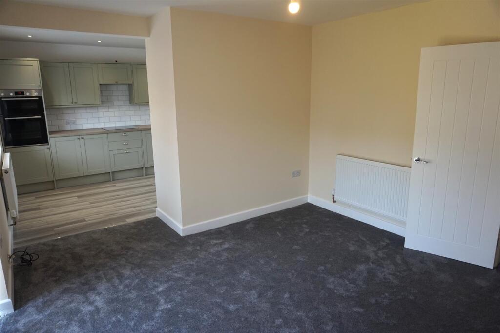 Additional image 5 of Foxlydiate Crescent, Redditch