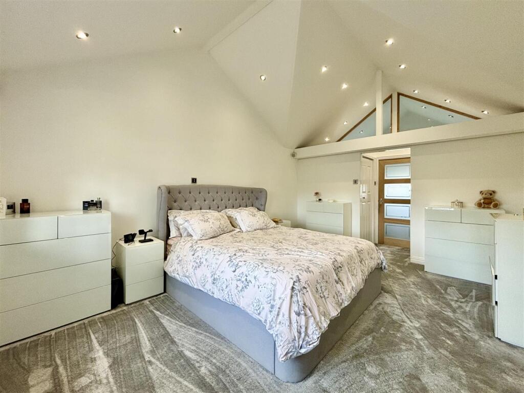 Additional image 12 of Greenside Lane, Cullingworth