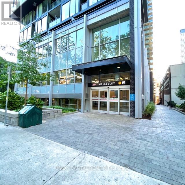 404 - 17 DUNDONALD STREET|Toronto (Church-Yonge Corridor), Ontario M4Y1K3