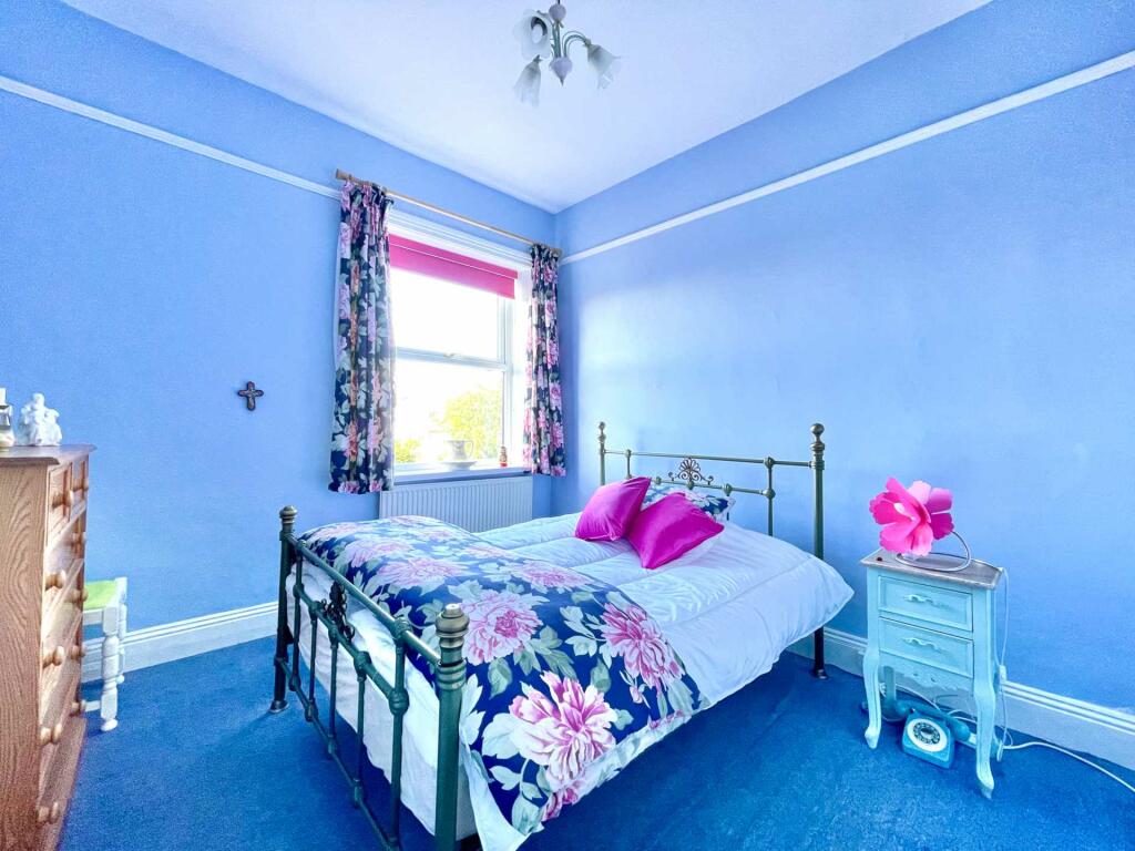 Additional image 10 of Bradford Road, Birkenshaw