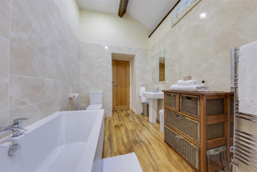 Additional image 34 of Hurst Lane, Rawtenstall, Rossendale, Lancashire - With Annexe & Spa Room