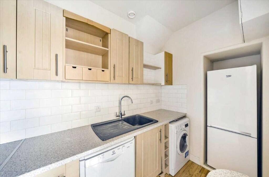 Additional image 5 of Vineys Yard, Bruton, BA10 0EU.